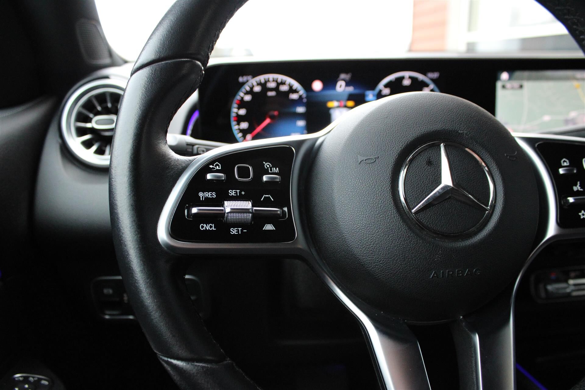 Billede af Mercedes-Benz EQB 300 EL Progressive 7 pers. 4Matic 228HK 5d Aut.