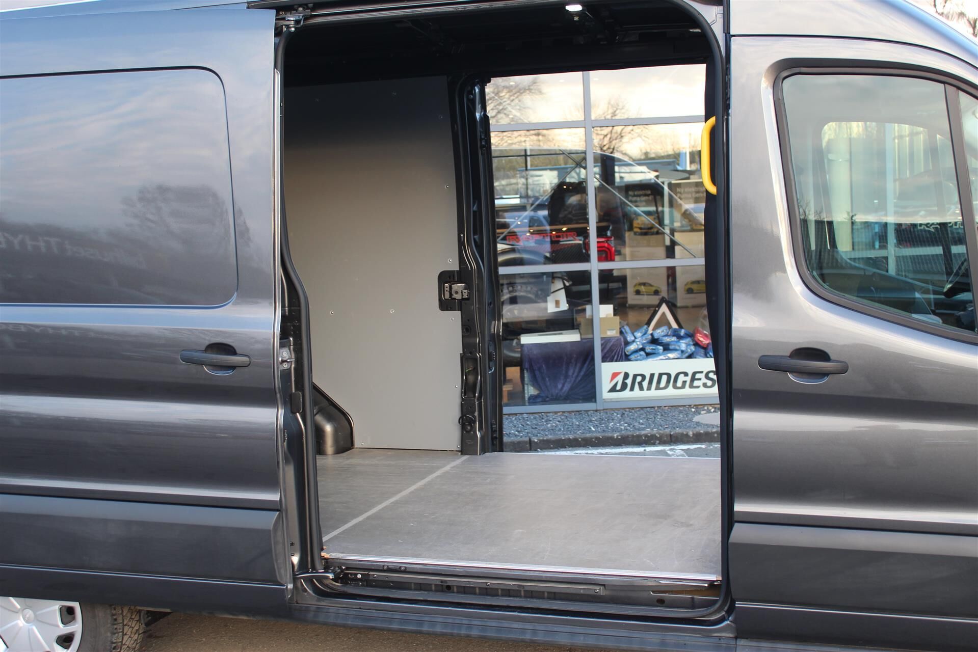 Billede af Ford Transit 350 L3H2 2,0 TDCi Trend 170HK Van 6g Aut.