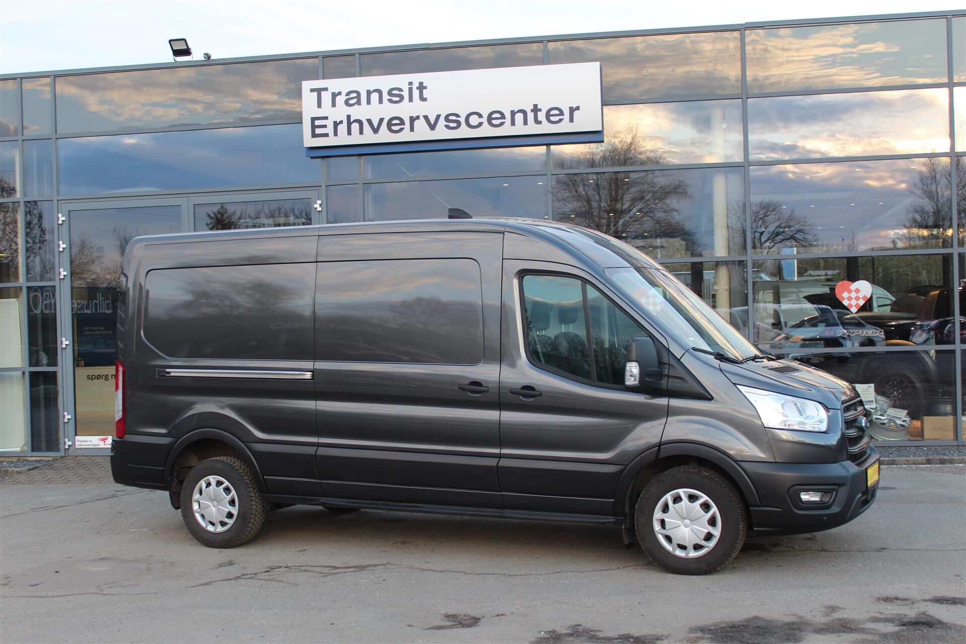 Billede af Ford Transit 350 L3H2 2,0 TDCi Trend 170HK Van 6g Aut.