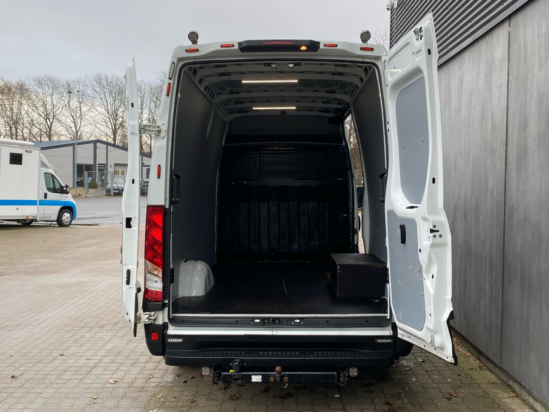Billede af Iveco Daily 35S21 12m3 3,0 D Hi-Matic 210HK Van 8g Aut.