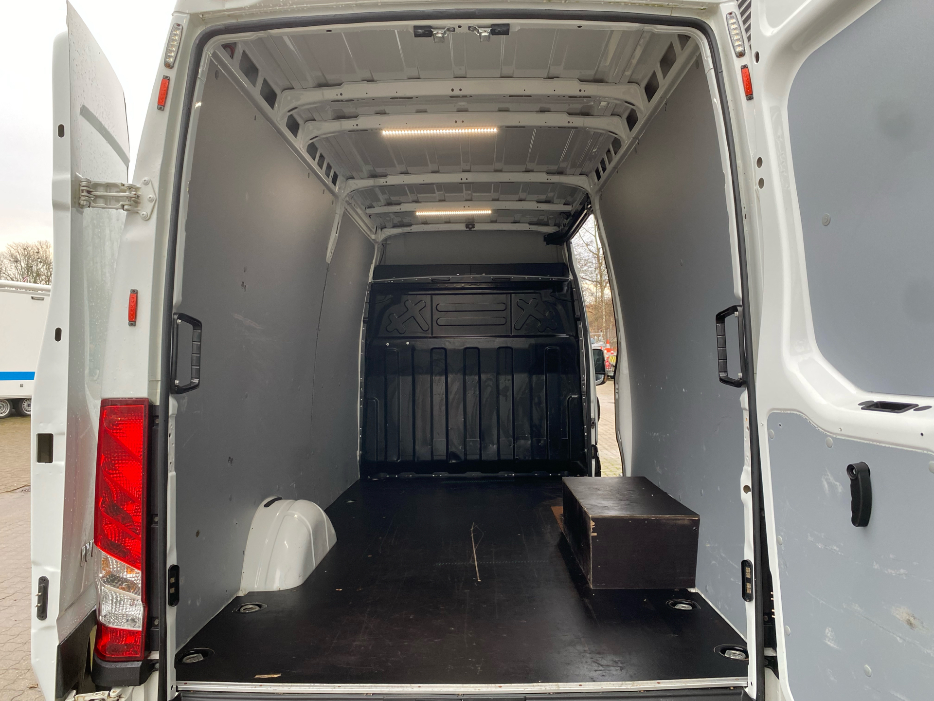 Billede af Iveco Daily 35S21 12m3 3,0 D Hi-Matic 210HK Van 8g Aut.