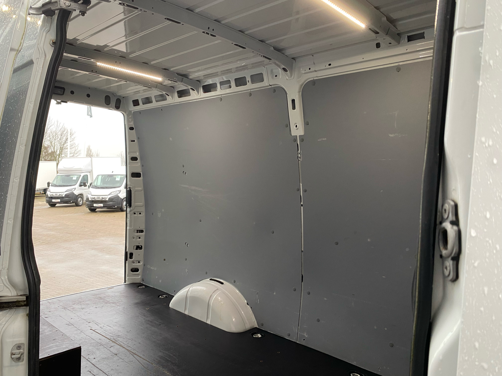 Billede af Iveco Daily 35S21 12m3 3,0 D Hi-Matic 210HK Van 8g Aut.