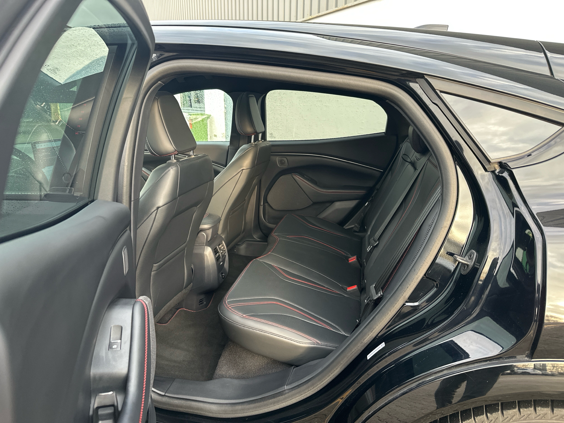 Billede af Ford Mustang Mach-E EL UR Premium AWD 351HK 5d Aut.