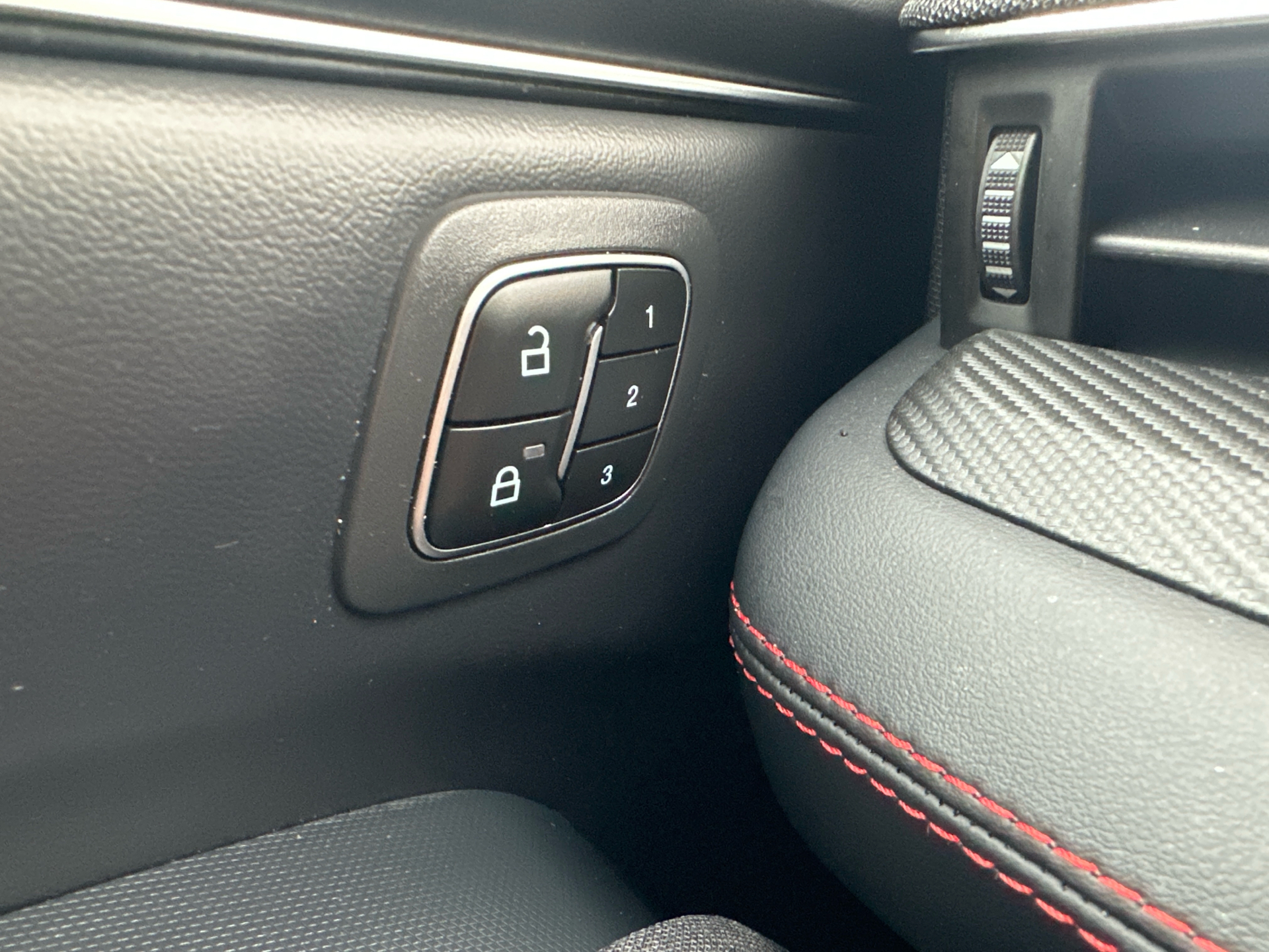 Billede af Ford Mustang Mach-E EL UR Premium AWD 351HK 5d Aut.