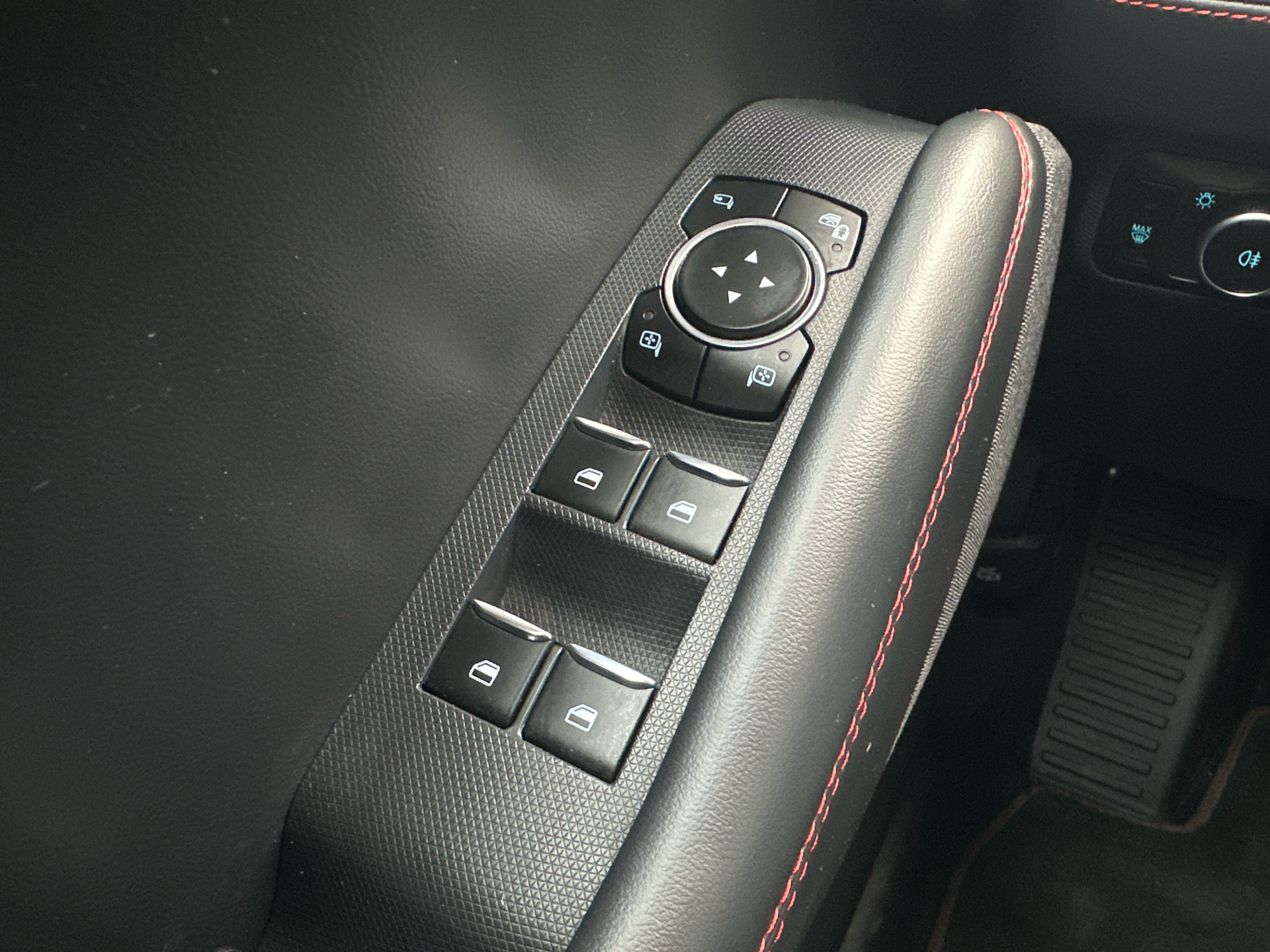 Billede af Ford Mustang Mach-E EL UR Premium AWD 351HK 5d Aut.