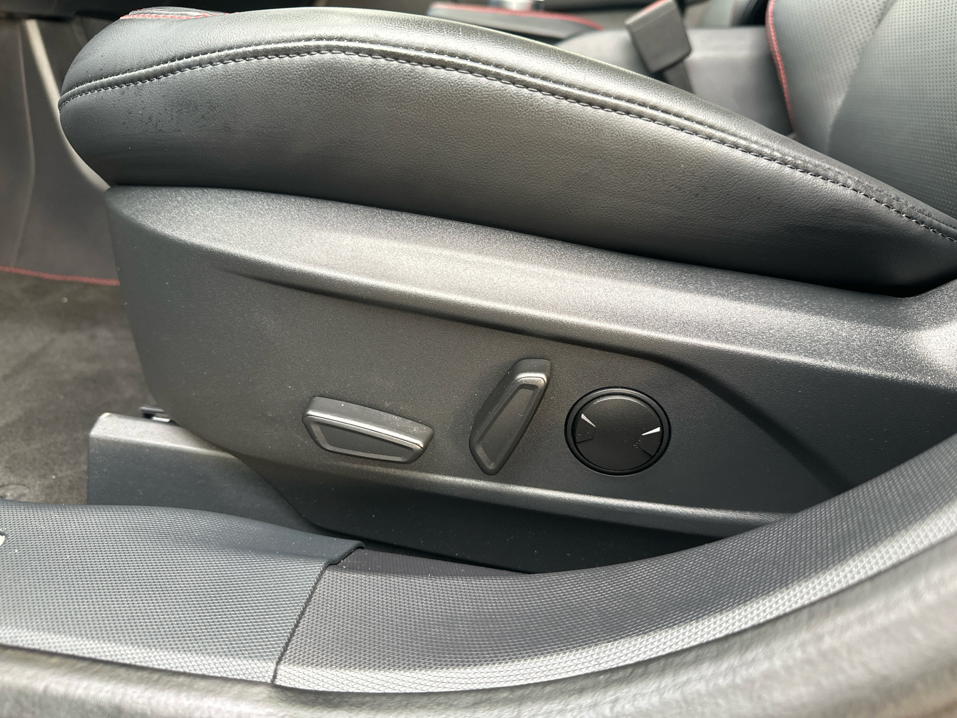 Billede af Ford Mustang Mach-E EL UR Premium AWD 351HK 5d Aut.