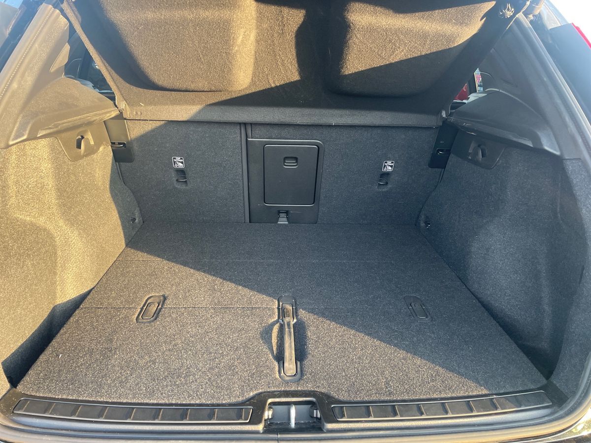 Billede af Volvo EX40 Single Motor Extended Range Black Edition 252HK 5d Aut.