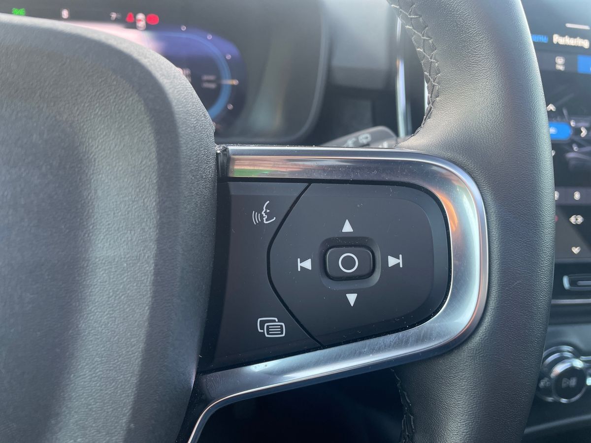 Billede af Volvo EX40 Single Motor Extended Range Black Edition 252HK 5d Aut.