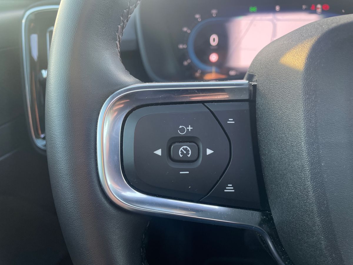 Billede af Volvo EX40 Single Motor Extended Range Black Edition 252HK 5d Aut.