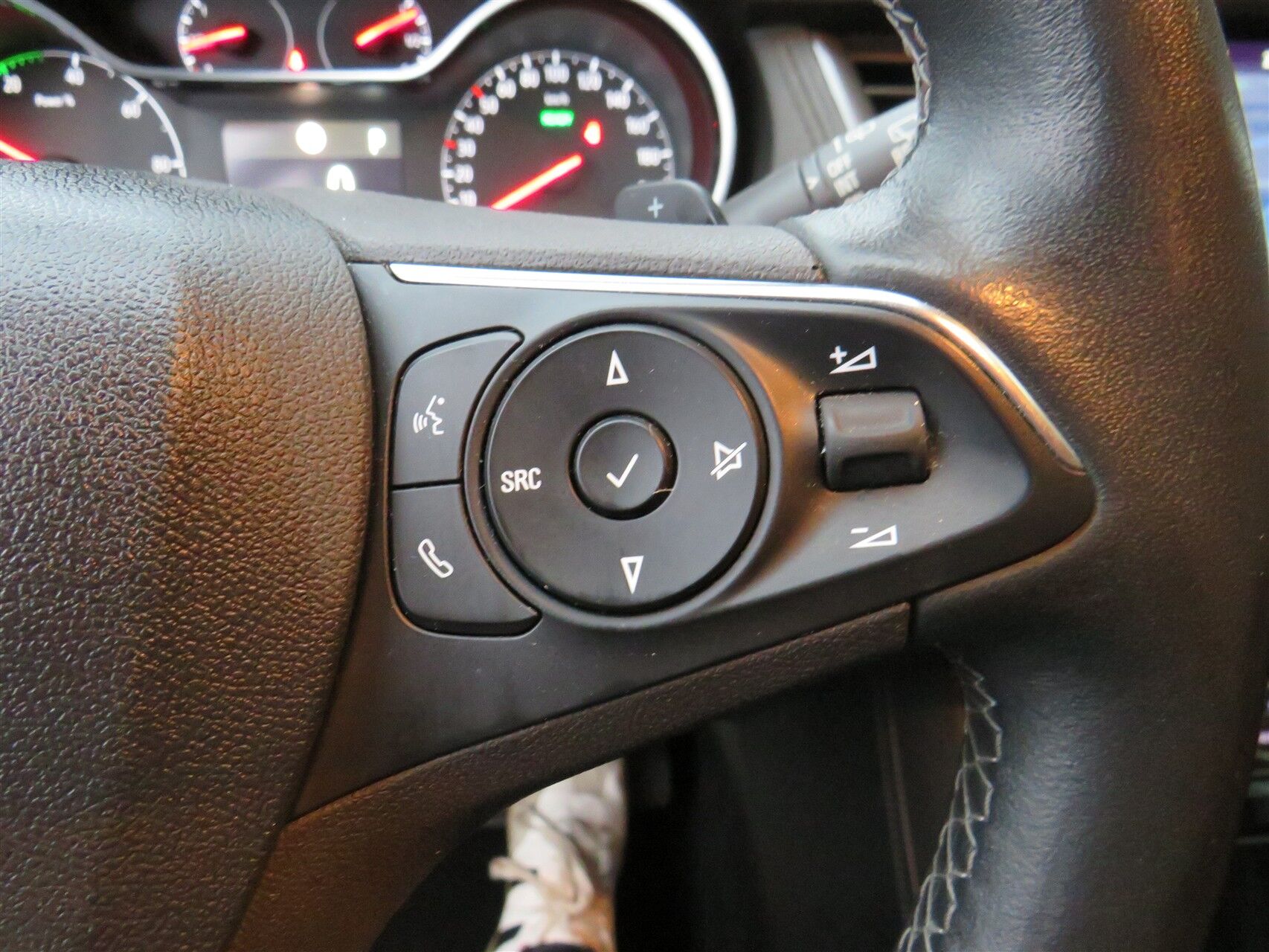 Billede af Opel Grandland X 1,6 PHEV  Plugin-hybrid Cosmo Prestige Pack AWD 300HK 5d 8g Aut.