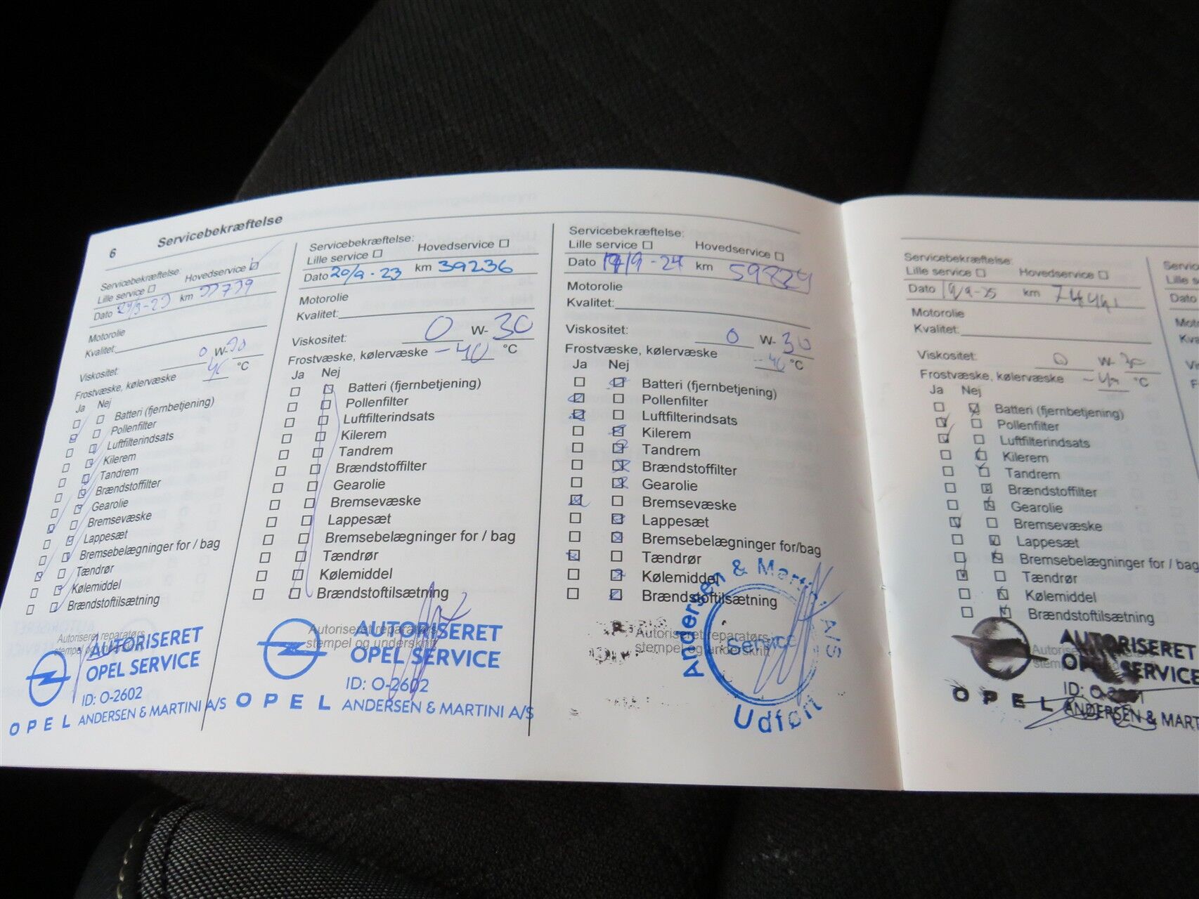 Billede af Opel Grandland X 1,6 PHEV  Plugin-hybrid Cosmo Prestige Pack AWD 300HK 5d 8g Aut.