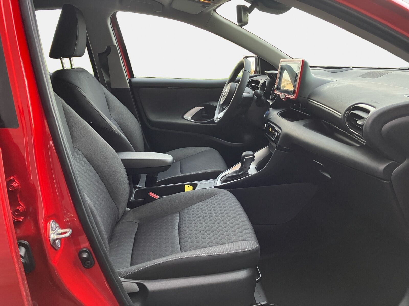 Billede af Toyota Yaris 1,5 Hybrid Active Technology Plus Design 116HK 5d Trinl. Gear