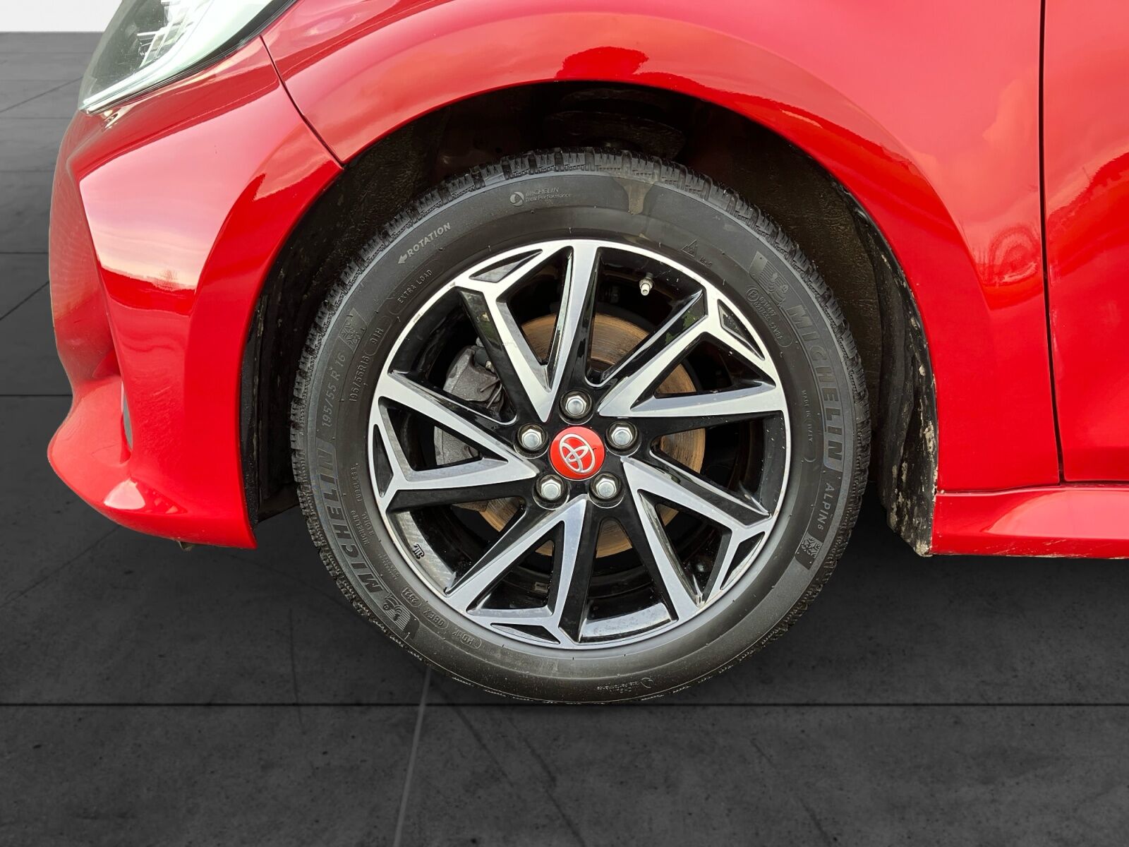 Billede af Toyota Yaris 1,5 Hybrid Active Technology Plus Design 116HK 5d Trinl. Gear