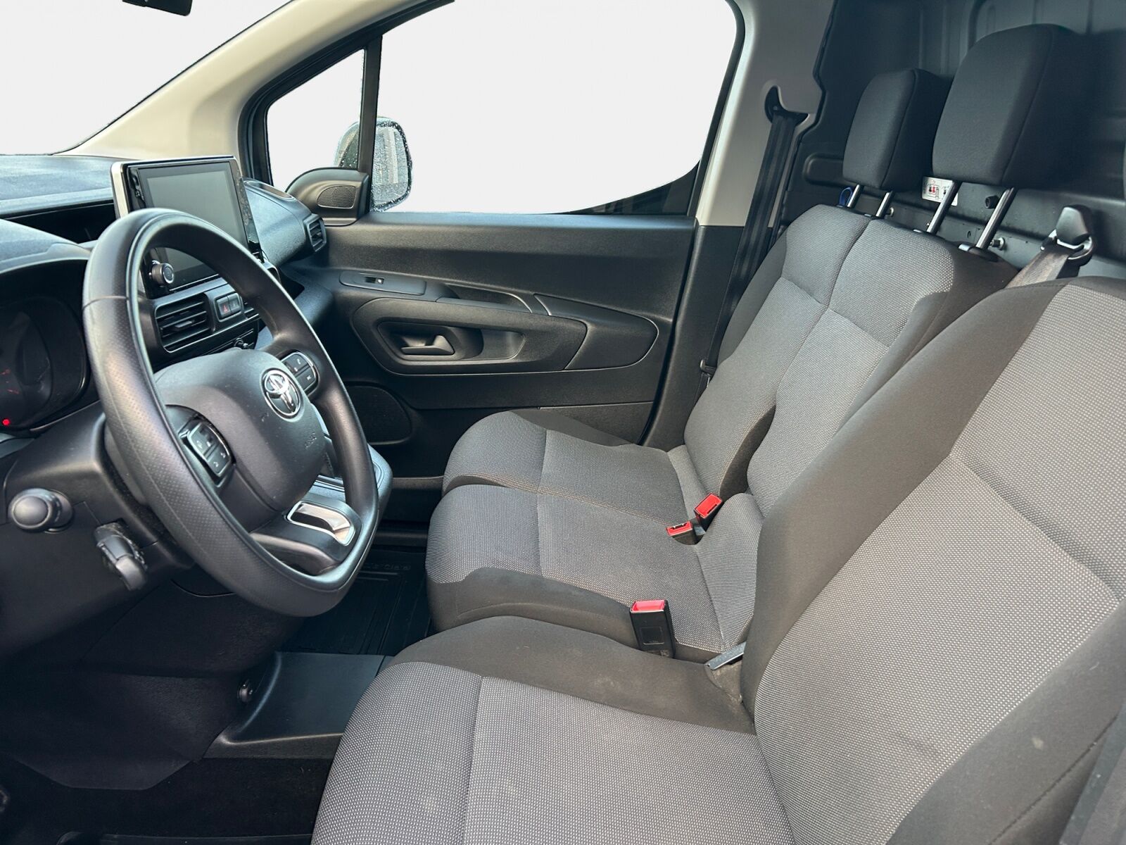 Billede af Toyota Proace City Medium 1,5 D Comfort Smart Active Vision Dobbelt Bagdør 102HK Van