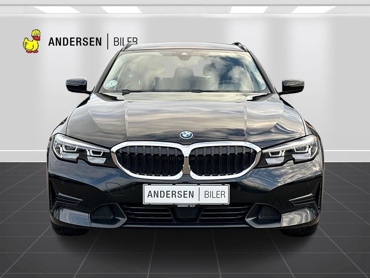 Billede af BMW 330e Touring 2,0 Plugin-hybrid Sport Line Steptronic 292HK Stc 8g Aut.