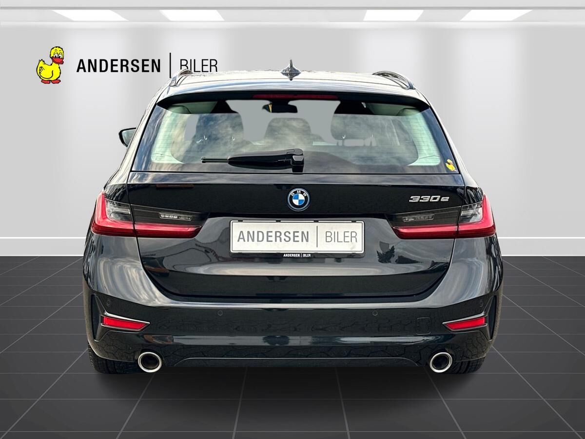 Billede af BMW 330e Touring 2,0 Plugin-hybrid Sport Line Steptronic 292HK Stc 8g Aut.