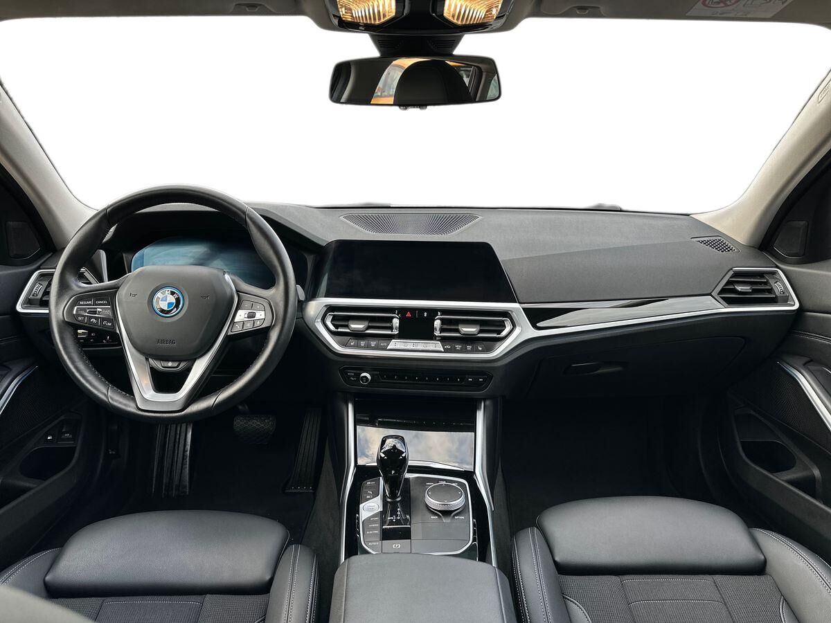 Billede af BMW 330e Touring 2,0 Plugin-hybrid Sport Line Steptronic 292HK Stc 8g Aut.