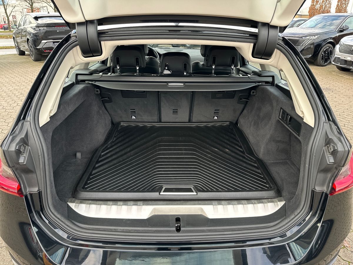 Billede af BMW 330e Touring 2,0 Plugin-hybrid Sport Line Steptronic 292HK Stc 8g Aut.