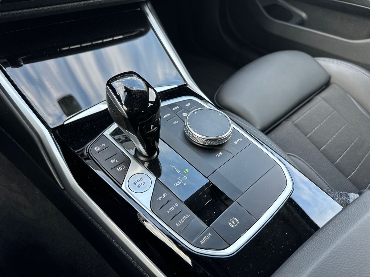 Billede af BMW 330e Touring 2,0 Plugin-hybrid Sport Line Steptronic 292HK Stc 8g Aut.