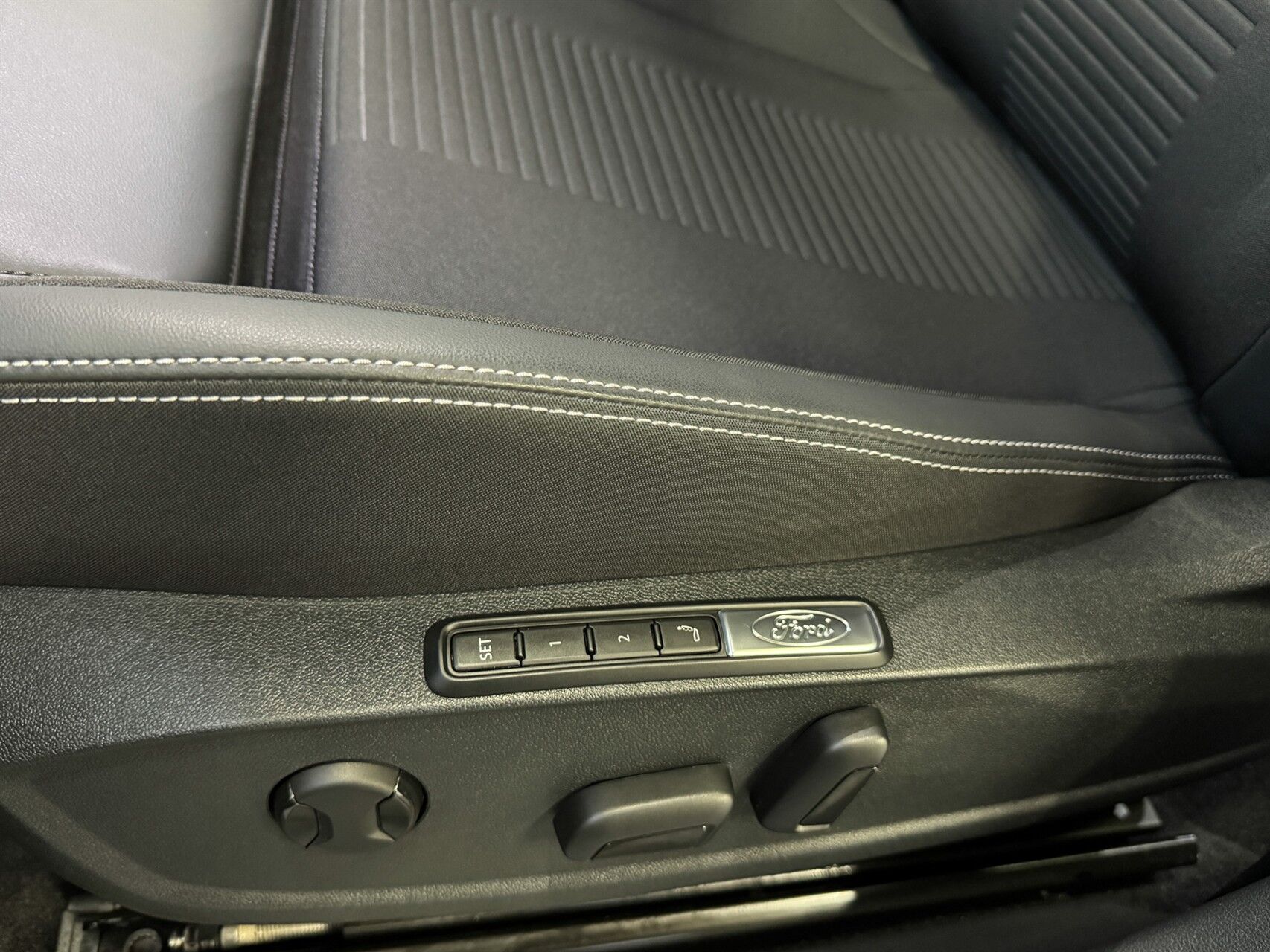 Billede af Ford Explorer EL UR Select AWD 340HK 5d Aut.