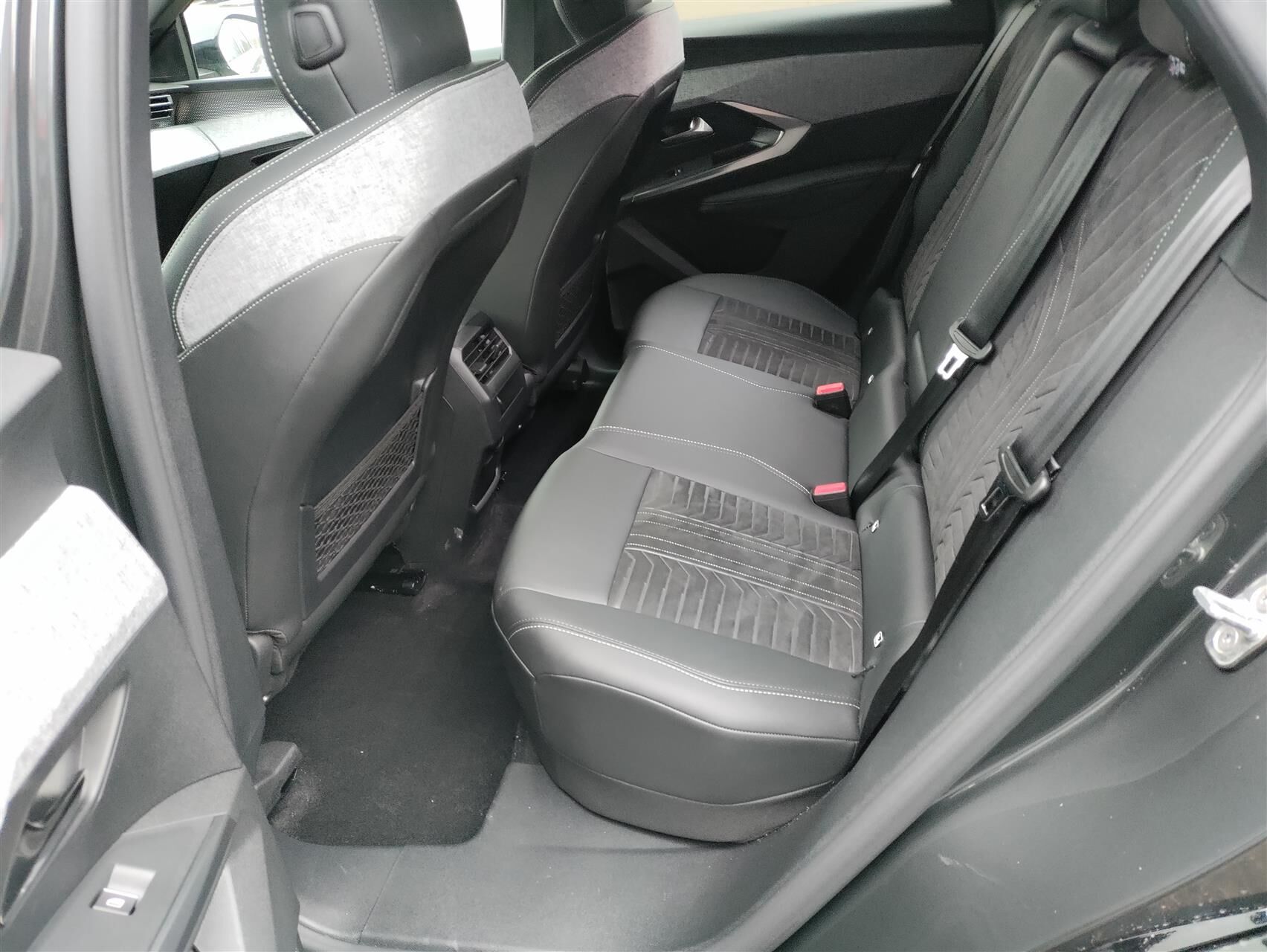 Billede af Peugeot e-3008 EL GT 210HK 5d Aut.