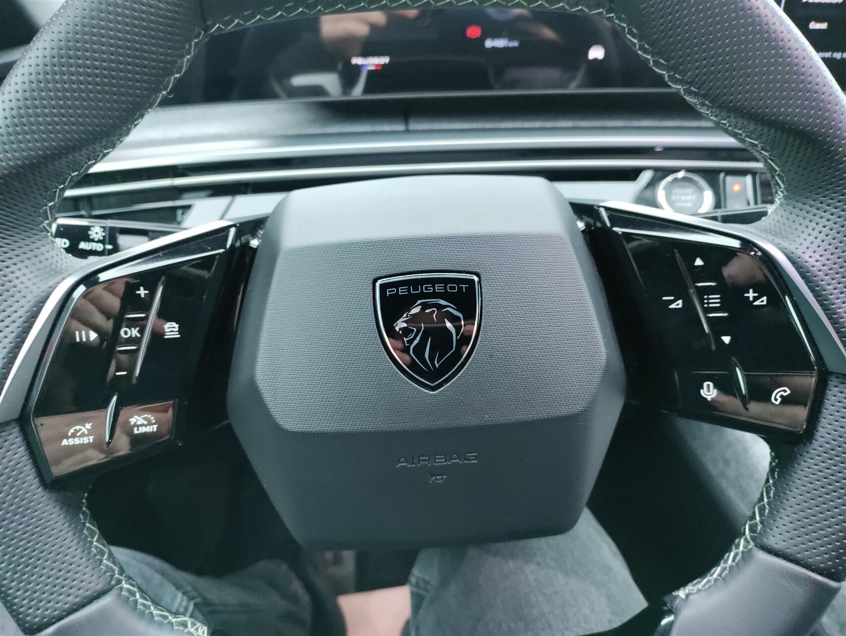 Billede af Peugeot e-3008 EL GT 210HK 5d Aut.