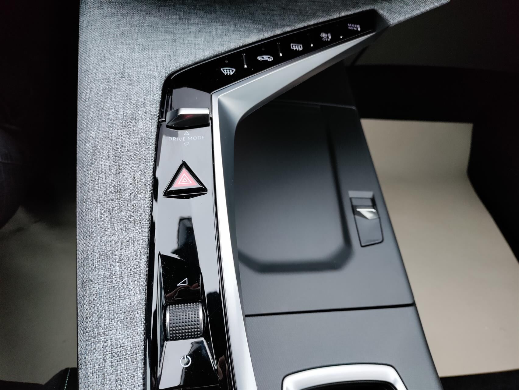 Billede af Peugeot e-3008 EL GT 210HK 5d Aut.