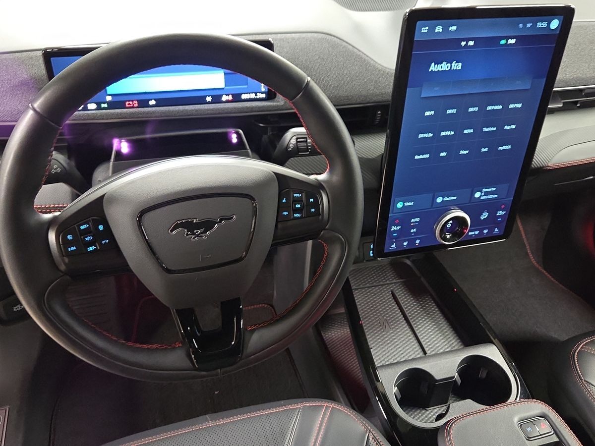 Billede af Ford Mustang Mach-E EL UR AWD 351HK 5d Aut.