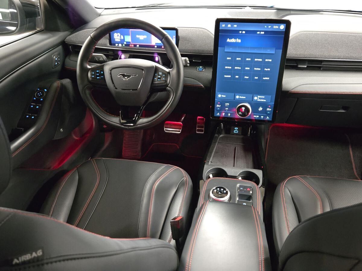 Billede af Ford Mustang Mach-E EL UR AWD 351HK 5d Aut.