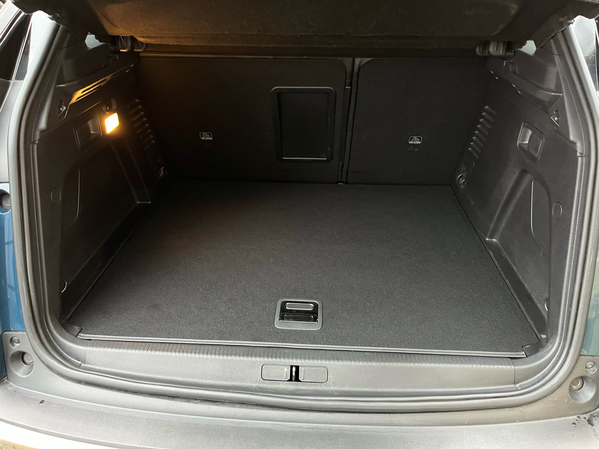 Billede af Peugeot 3008 1,6 PureTech  Plugin-hybrid Allure Pack EAT8 225HK 5d 8g Aut.