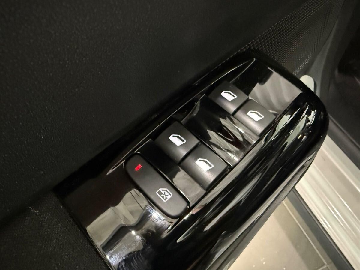 Billede af Citroën C3 1,2 PureTech Shine Ltd. 83HK 5d