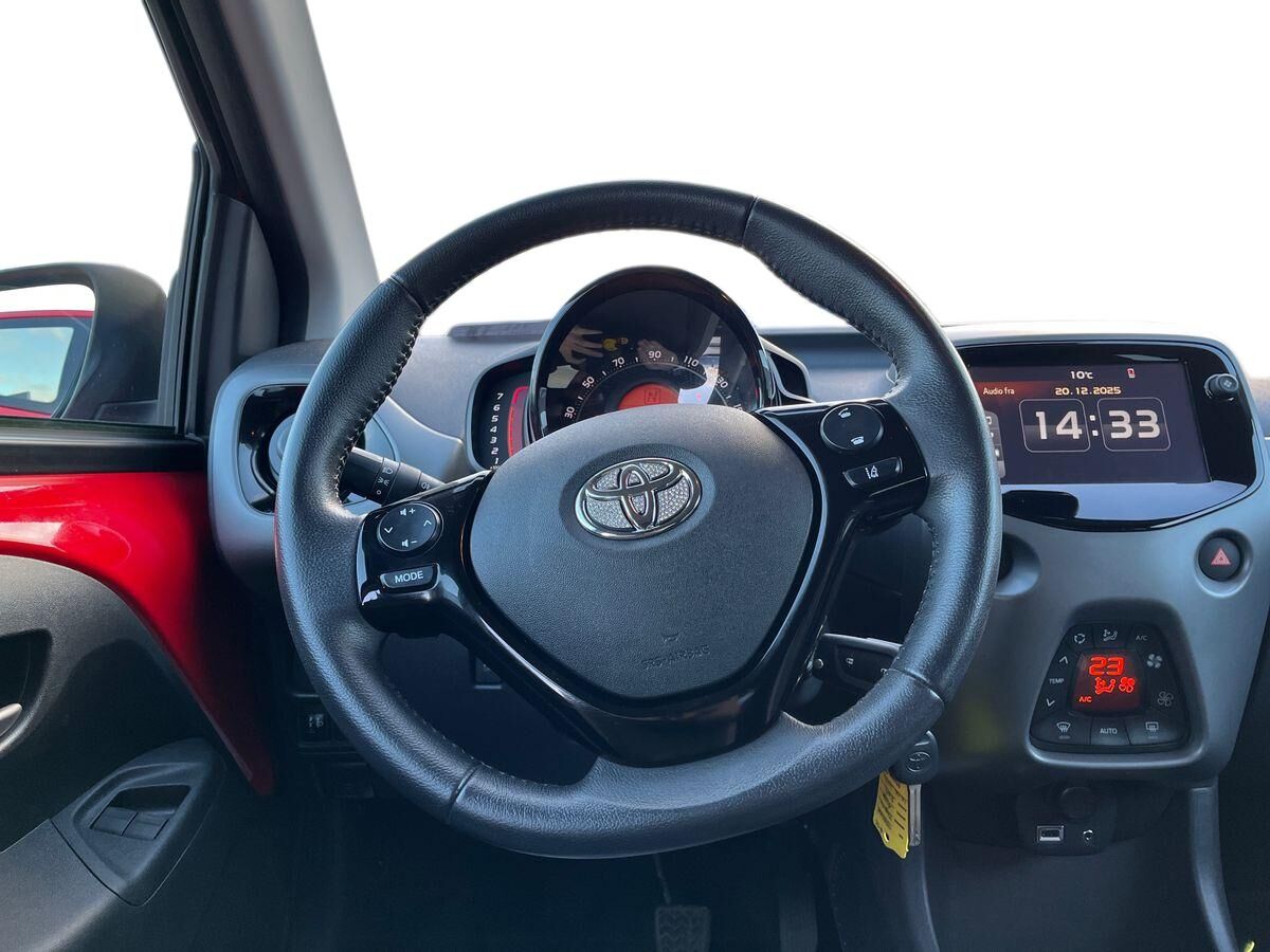 Billede af Toyota Aygo 1,0 VVT-I X-Press Safety Sense X-Shift 72HK 5d Aut.