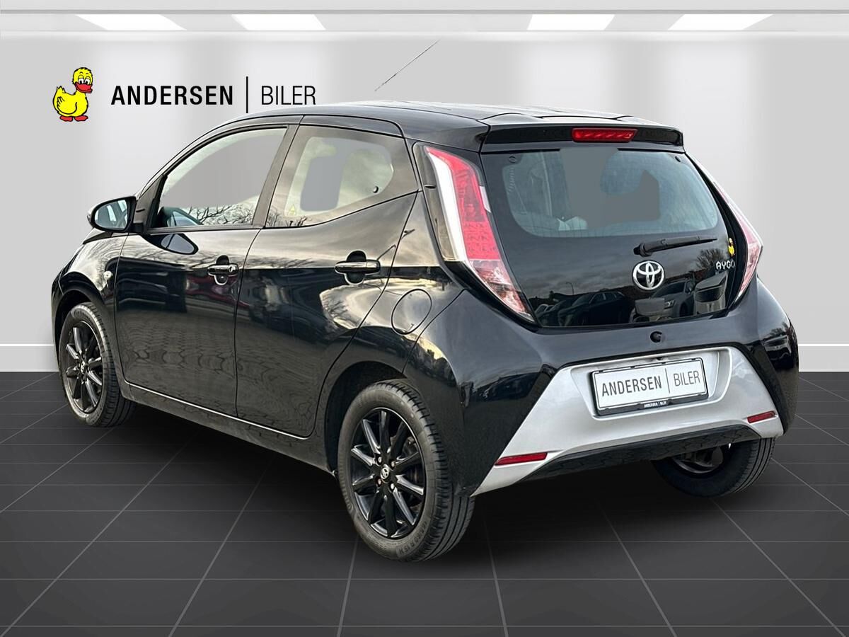 Billede af Toyota Aygo 1,0 VVT-I X-Play + X-Touch 69HK 5d