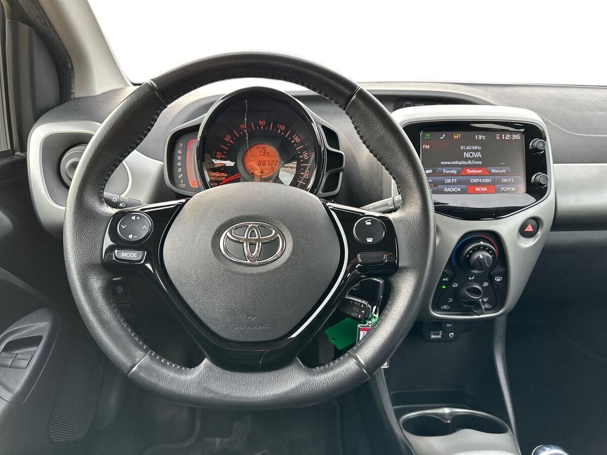 Billede af Toyota Aygo 1,0 VVT-I X-Play + X-Touch 69HK 5d
