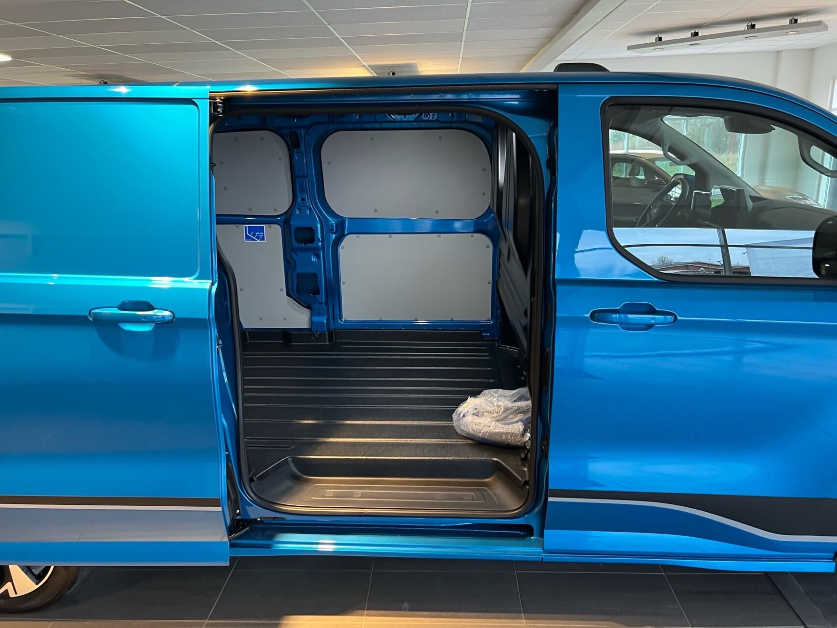 Billede af Ford E-Transit Custom 340 L2H1 EL Sport 218HK Van Aut.