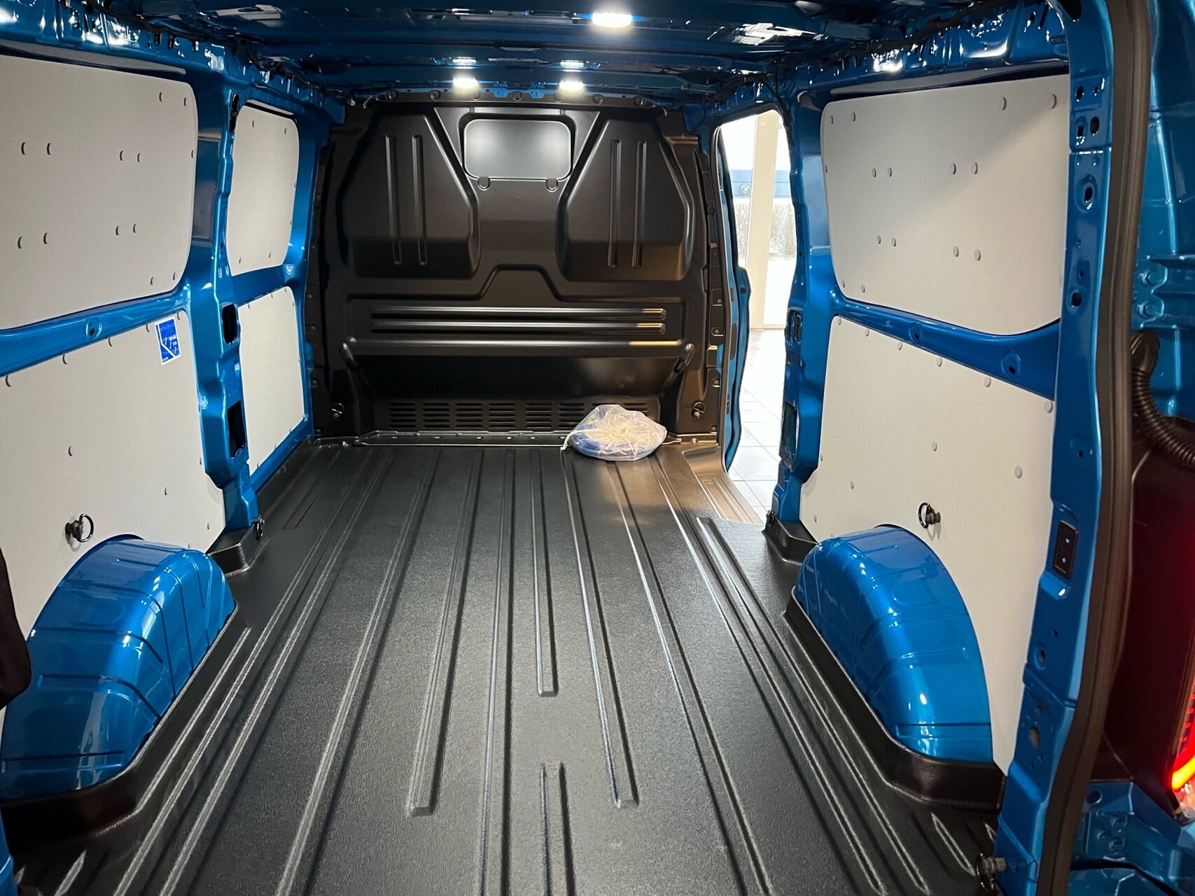 Billede af Ford E-Transit Custom 340 L2H1 EL Sport 218HK Van Aut.