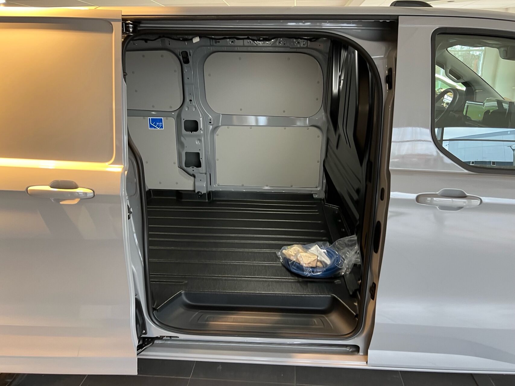 Billede af Ford E-Transit Custom 340 L2H1 EL Limited 218HK Van Aut.