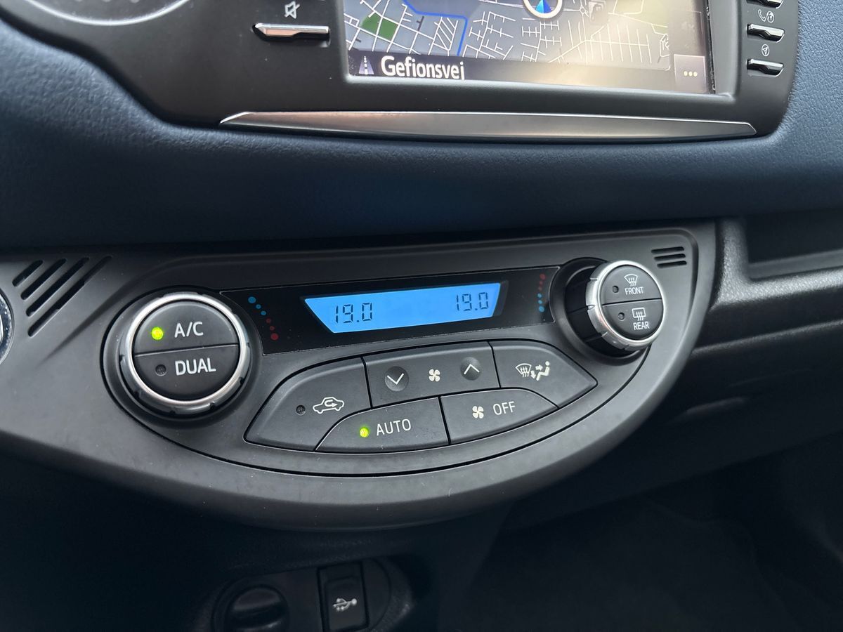 Billede af Toyota Yaris 1,5 Hybrid Flavour BLÅ E-CVT 100HK 5d Trinl. Gear