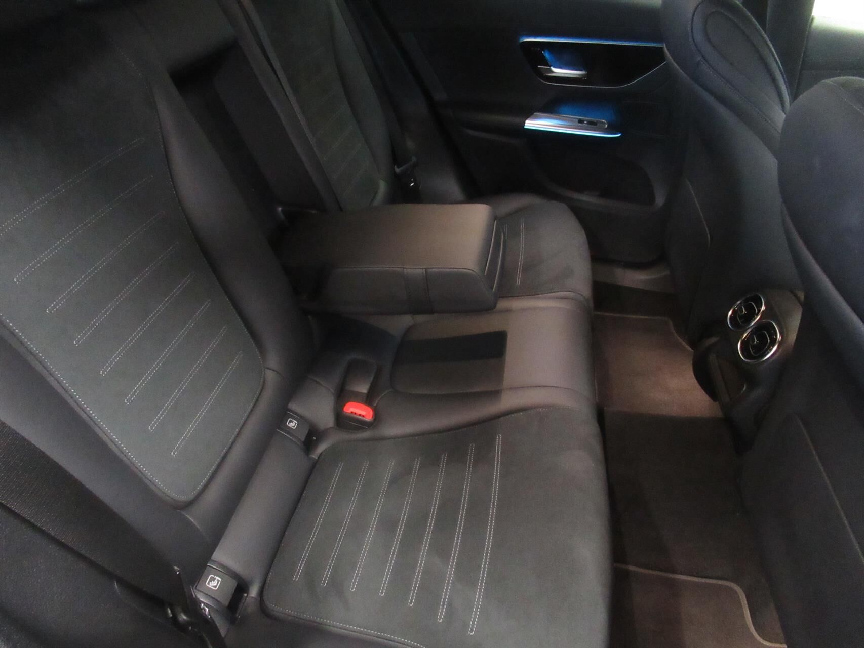 Billede af Mercedes-Benz GLC300 e 2,0 Plugin-hybrid AMG Advance 4Matic 9G-Tronic 313HK 5d 9g Aut.