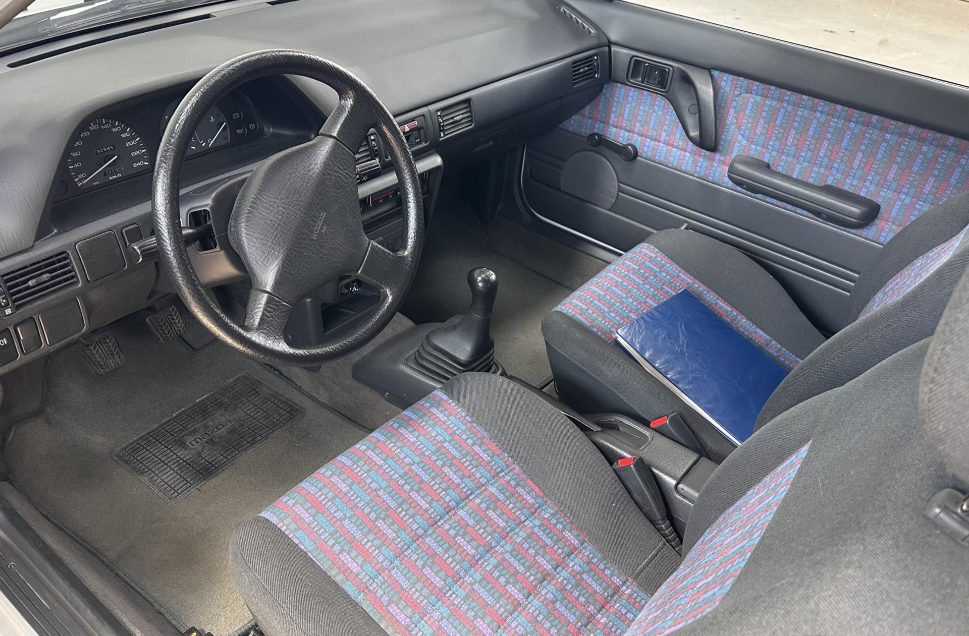 Billede af Mazda 323 1,3 i LX 73HK 3d