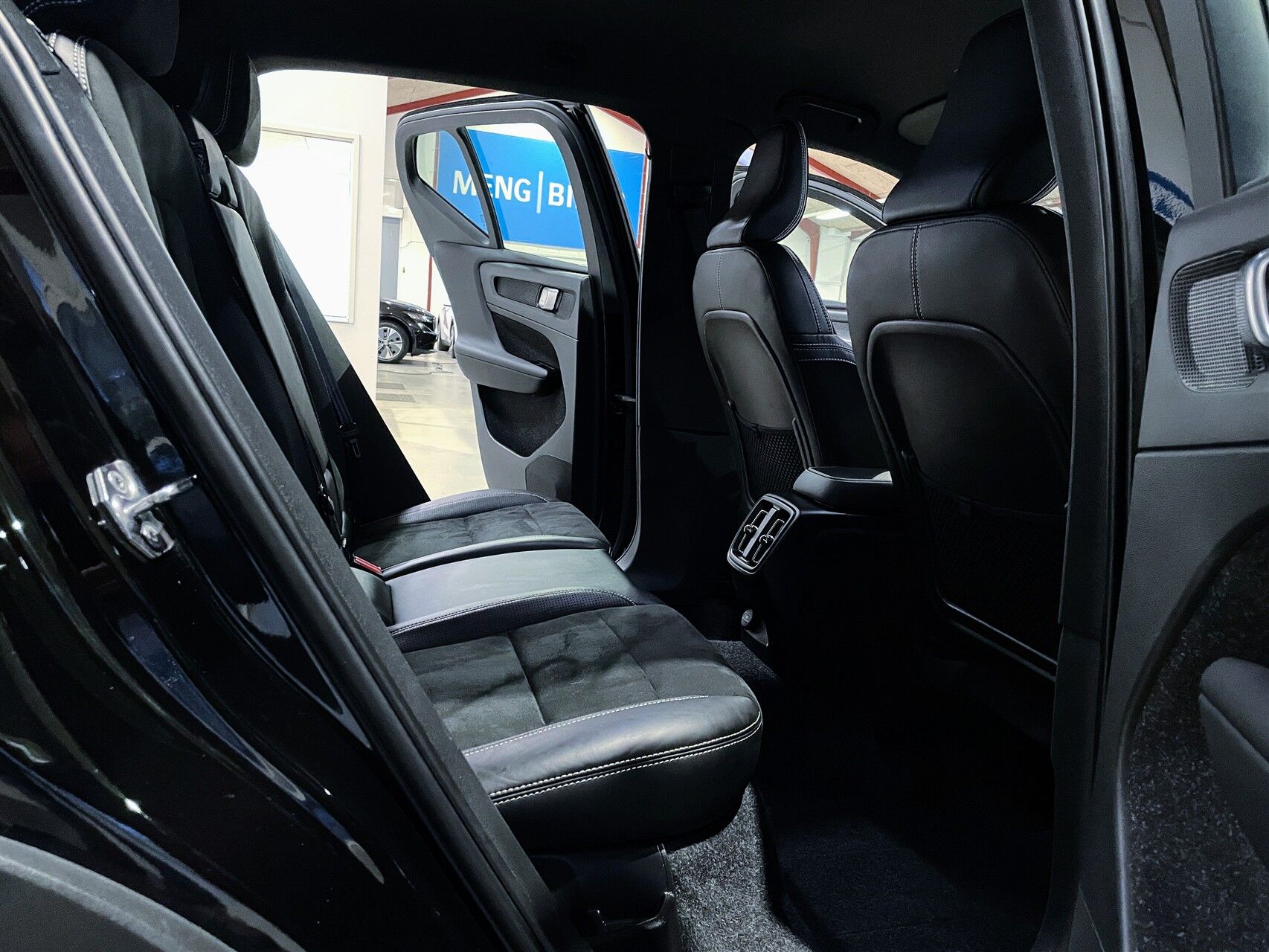 Billede af Volvo XC40 P8 Recharge Twin R-design AWD 408HK 5d Aut.