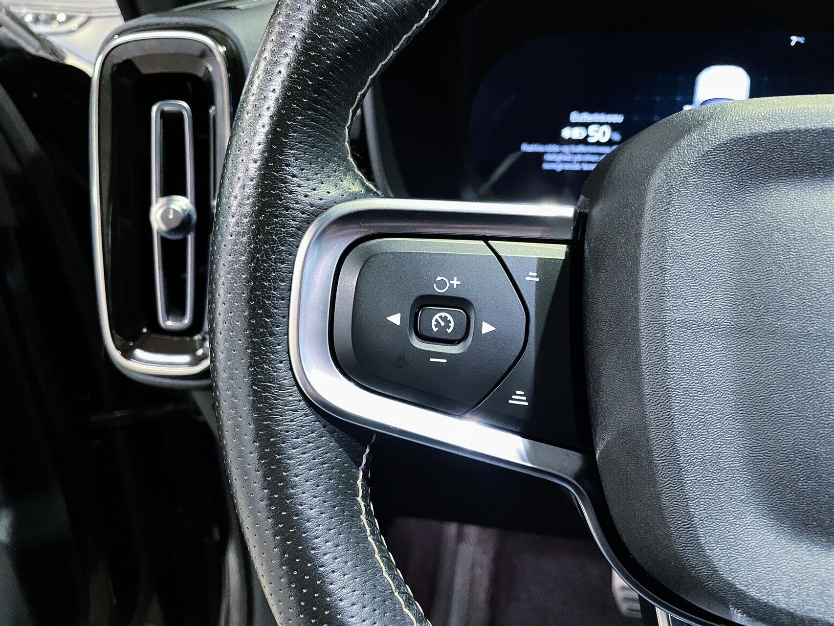 Billede af Volvo XC40 P8 Recharge Twin R-design AWD 408HK 5d Aut.