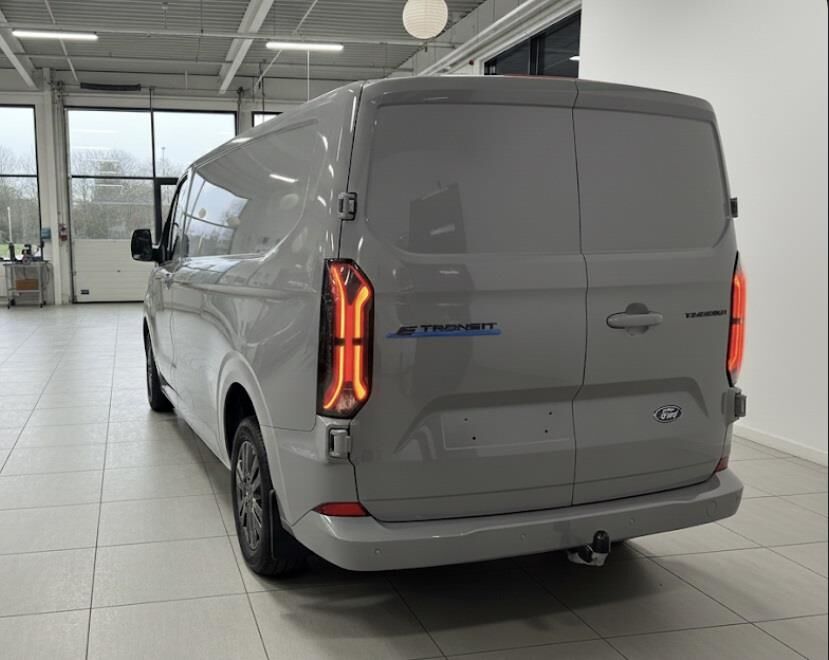 Billede af Ford E-Transit Custom 340 L2H1 EL Limited 218HK Van Aut.