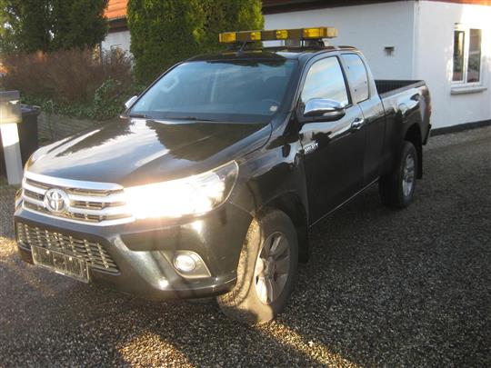 Toyota HiLux Extra Cab 2,4 D-4D T3 Safety Sense 4x4 150HK Pick-Up