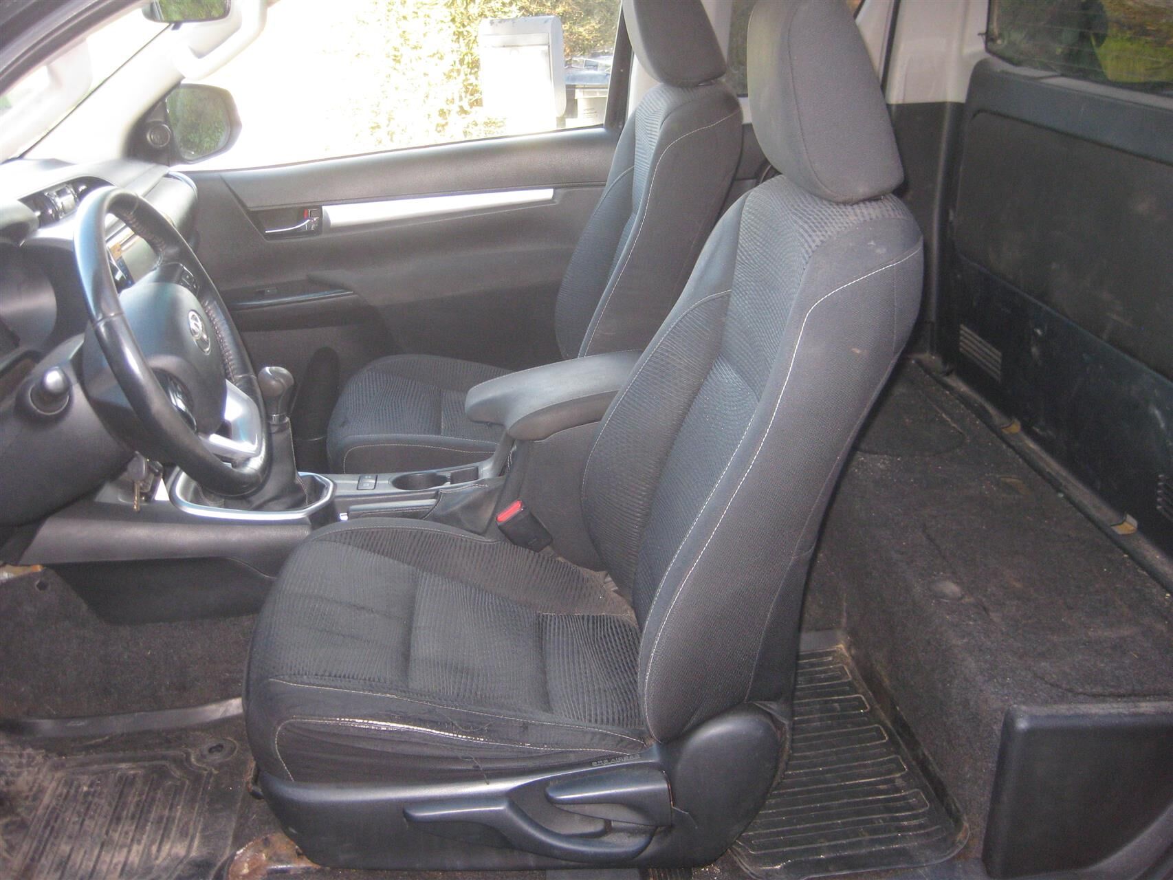 Billede af Toyota HiLux Extra Cab 2,4 D-4D T3 Safety Sense 4x4 150HK Pick-Up