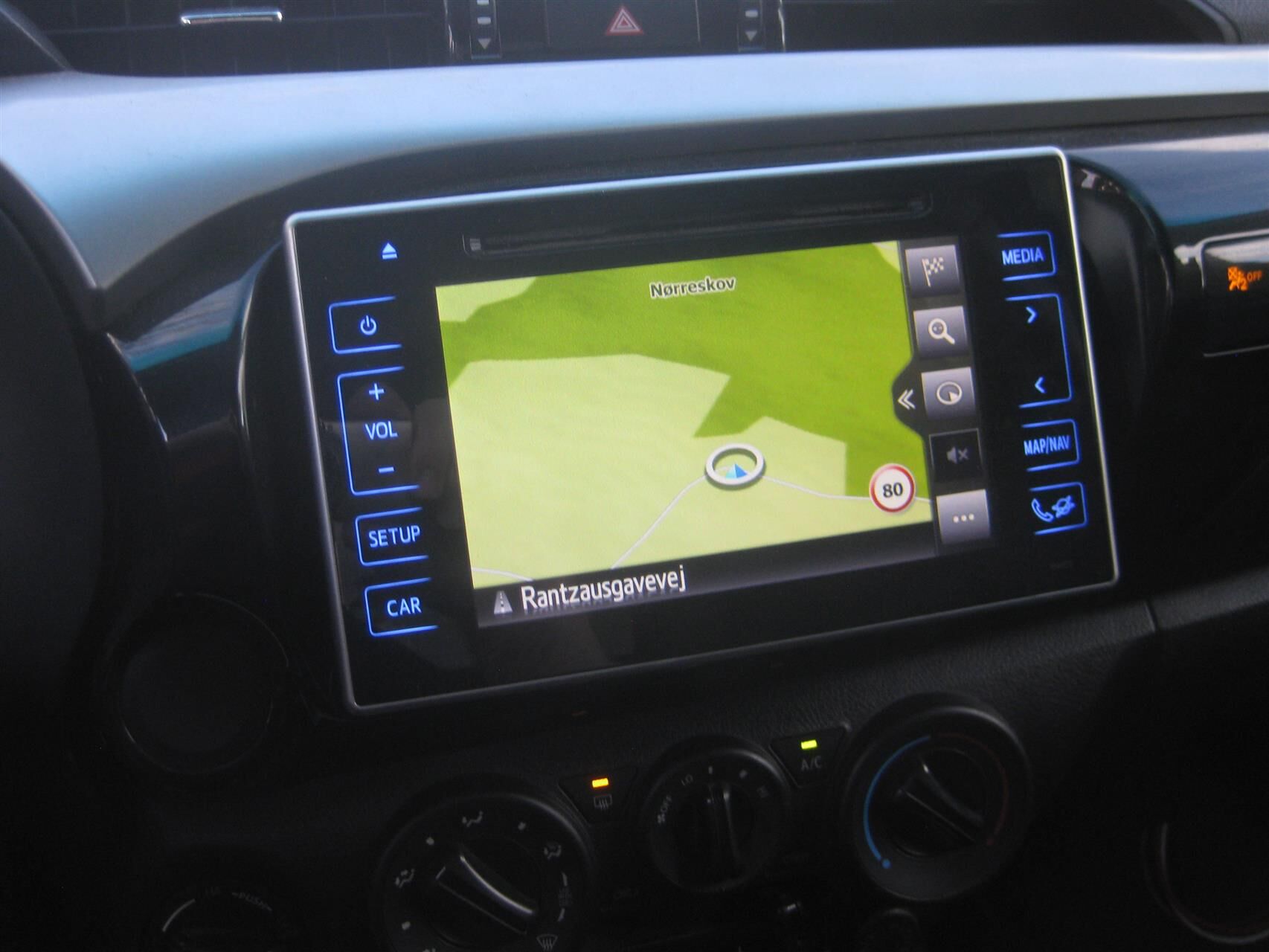 Billede af Toyota HiLux Extra Cab 2,4 D-4D T3 Safety Sense 4x4 150HK Pick-Up