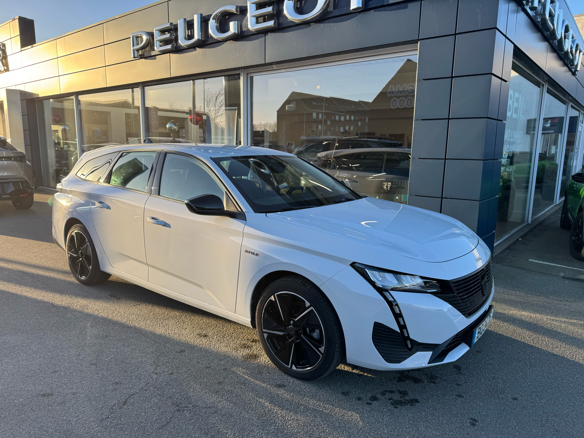 Billede af Peugeot e-308 SW EL Style 156HK Stc Aut.