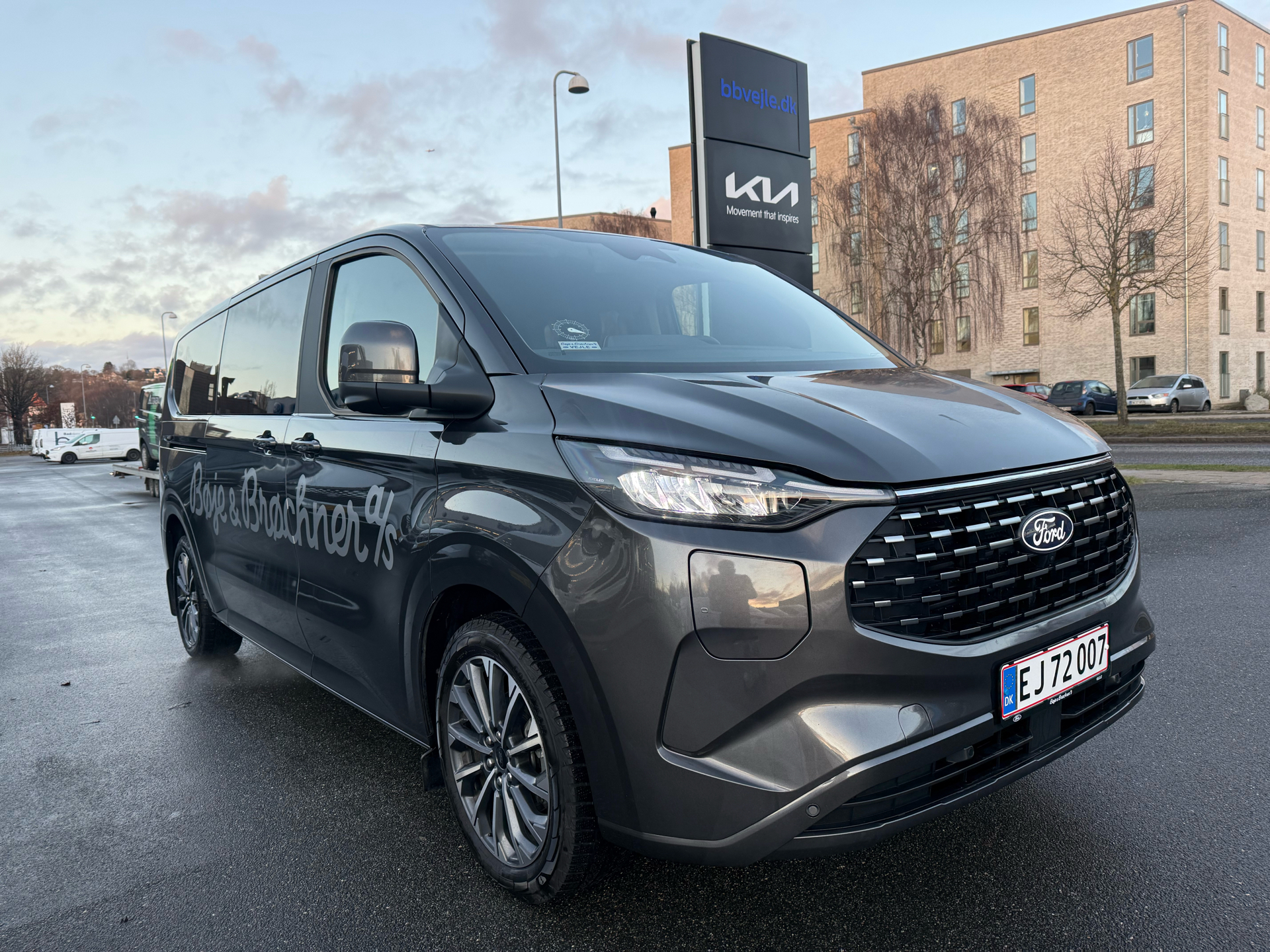 Billede af Ford Tourneo Custom 340 L2H1 2,5 Plugin-hybrid Titanium X CVT 233HK Aut.