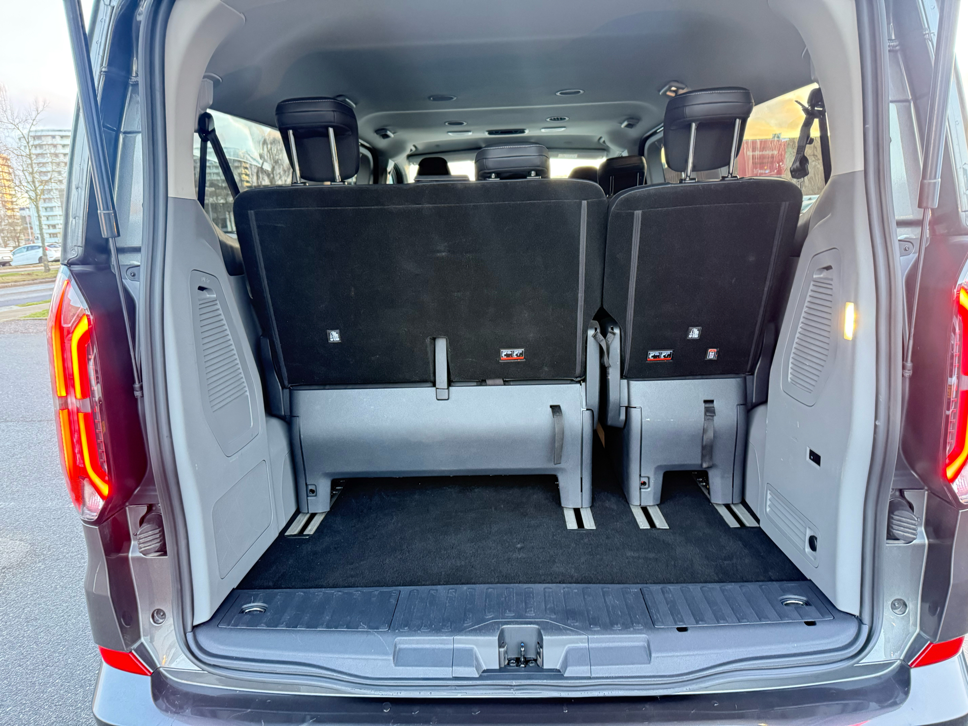 Billede af Ford Tourneo Custom 340 L2H1 2,5 Plugin-hybrid Titanium X CVT 233HK Aut.