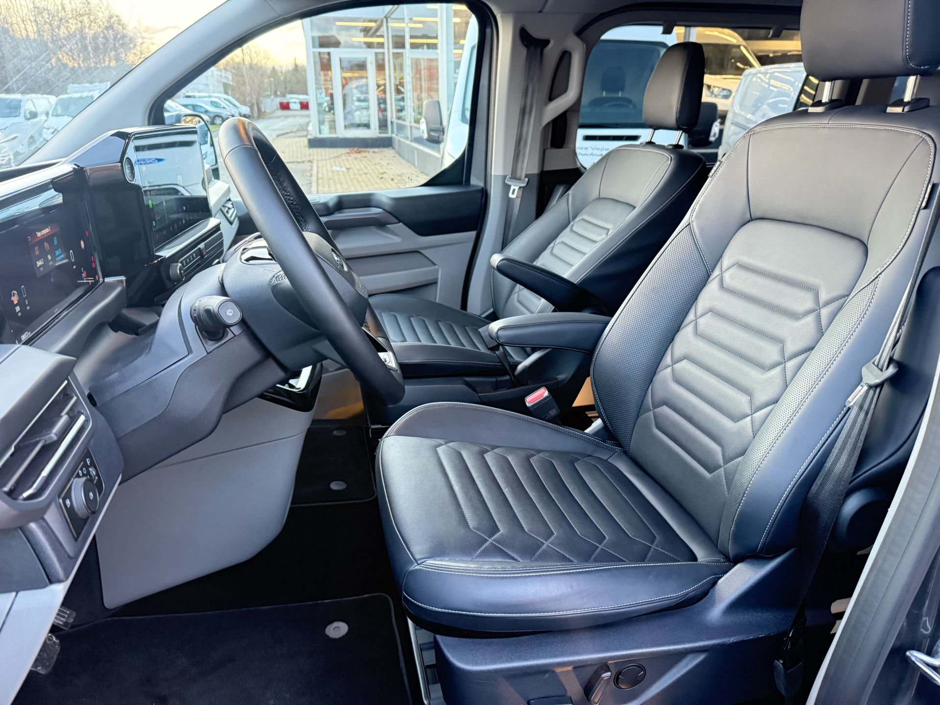 Billede af Ford Tourneo Custom 340 L2H1 2,5 Plugin-hybrid Titanium X CVT 233HK Aut.